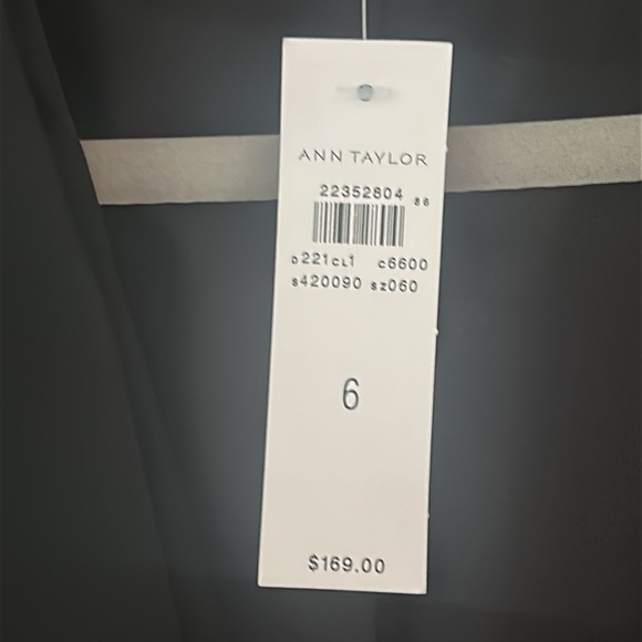 🆕 Ann Taylor Classic Double V Collarless Jacket.  Black. Size 6.  NWT. - Picture 9 of 15